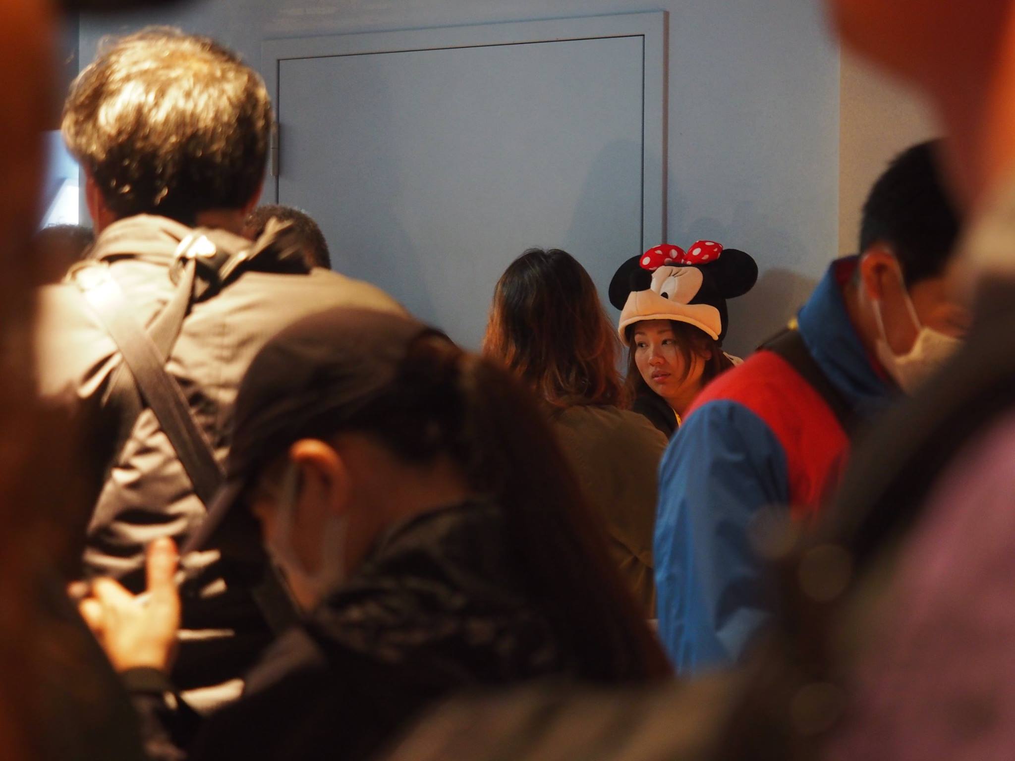 japanese woman mickey mouse hat tokyo disneyland
