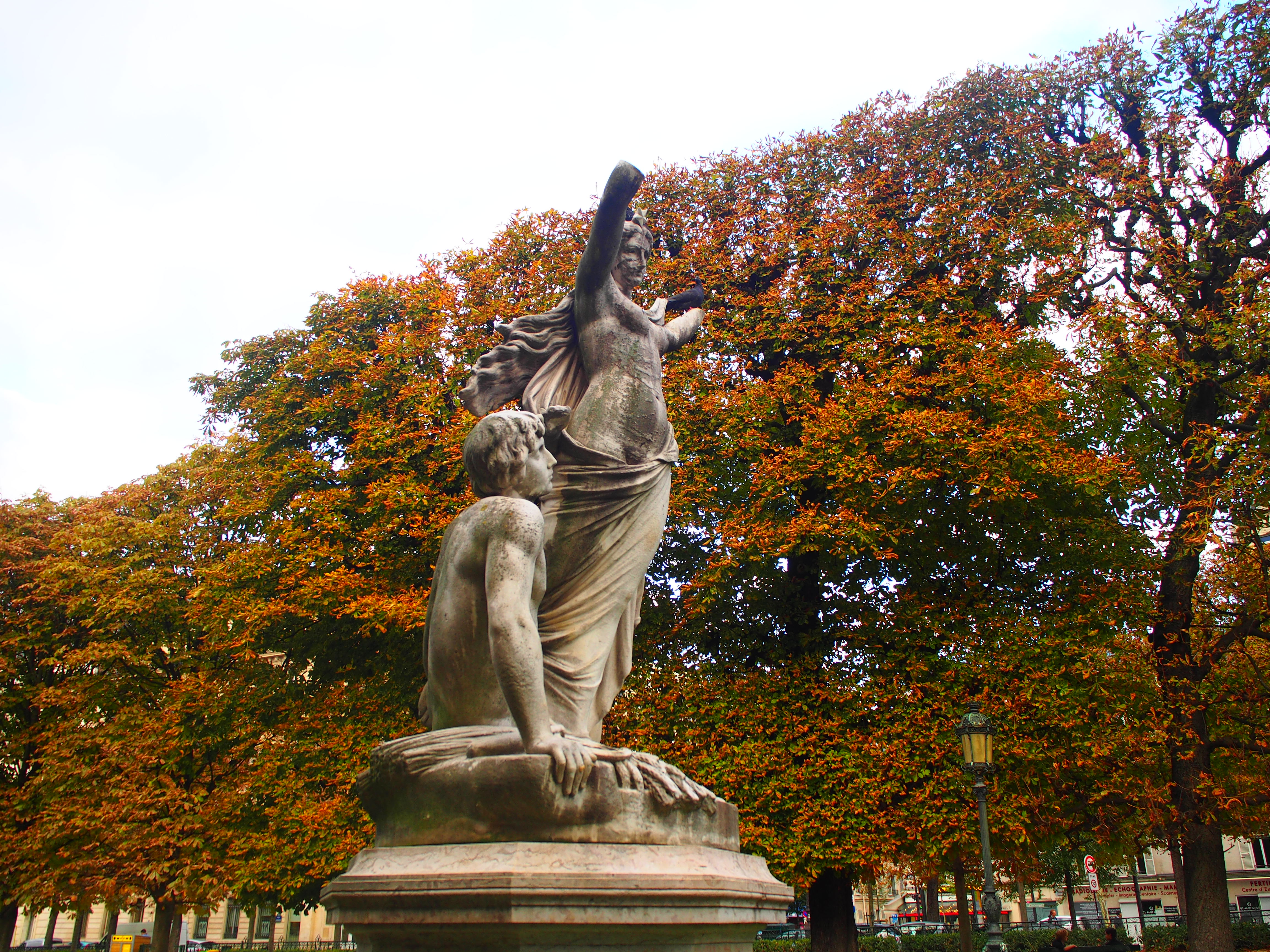 statue paris