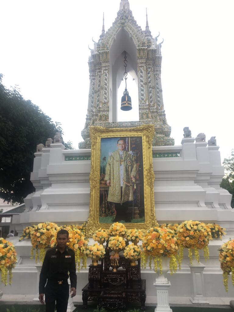 thai king portrait bangkok